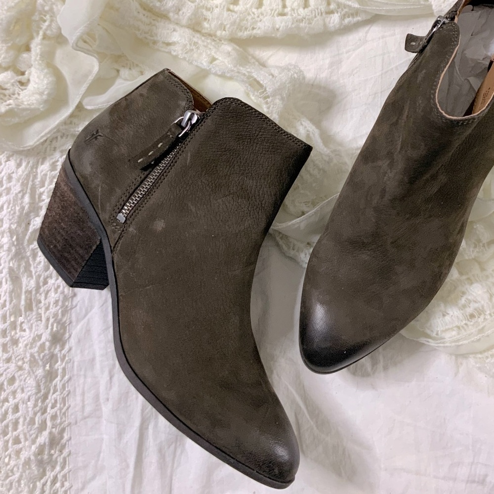 Frye & Co. Jacy Zip Booties NWOT